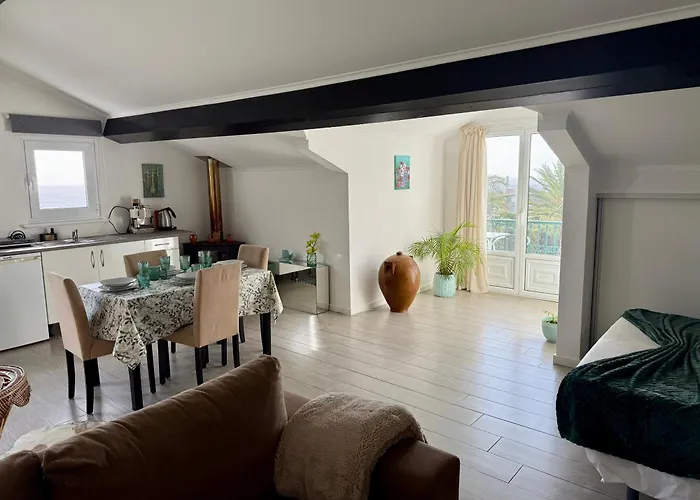 Casa Caloura Seaside Deluxe & Appartement *