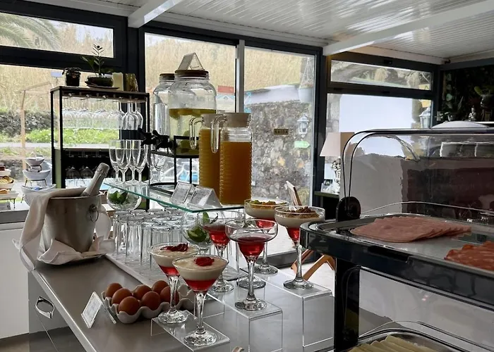 Casa Caloura Seaside Deluxe & Apartment *