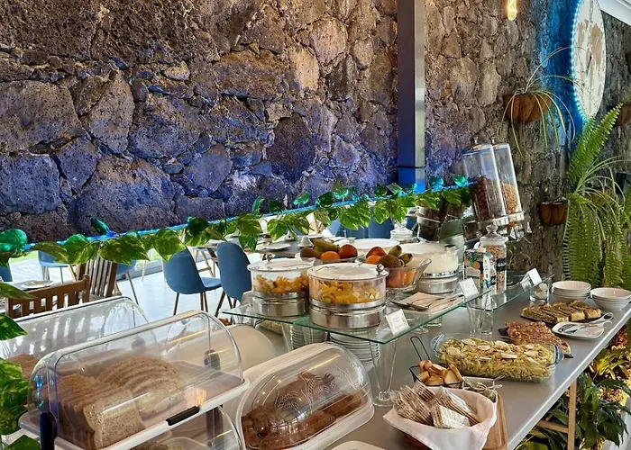 Casa Caloura Seaside Deluxe & Appartement